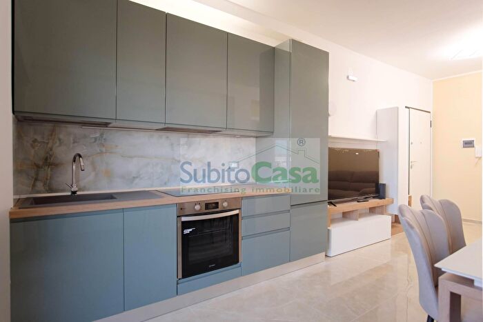 Appartamento trilocale in vendita in Via Scaraviglia, Chieti