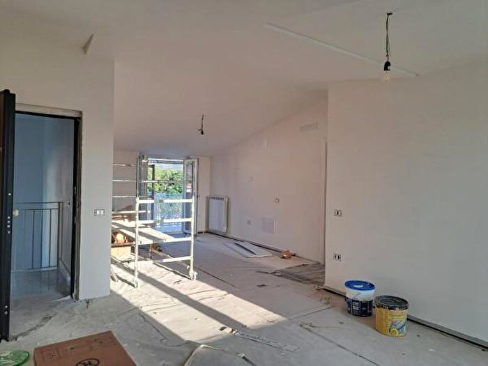 Appartamento trilocale in vendita in Prolungamento Viale della Libertà, Santa Maria A Vico