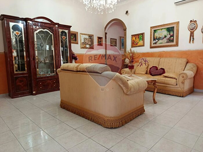 Appartamento con 5 locali in vendita in Via Alcantara, Catania