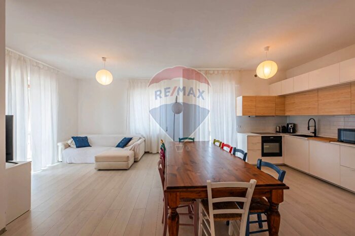 Appartamento con 5 locali in vendita in Via Colombo, Treviolo