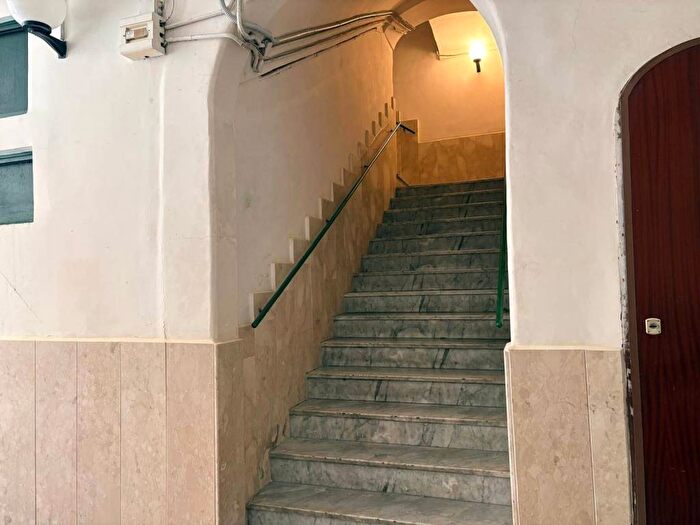 Appartamento monolocale in affitto in Via Donnaregina, Tribunali, Napoli
