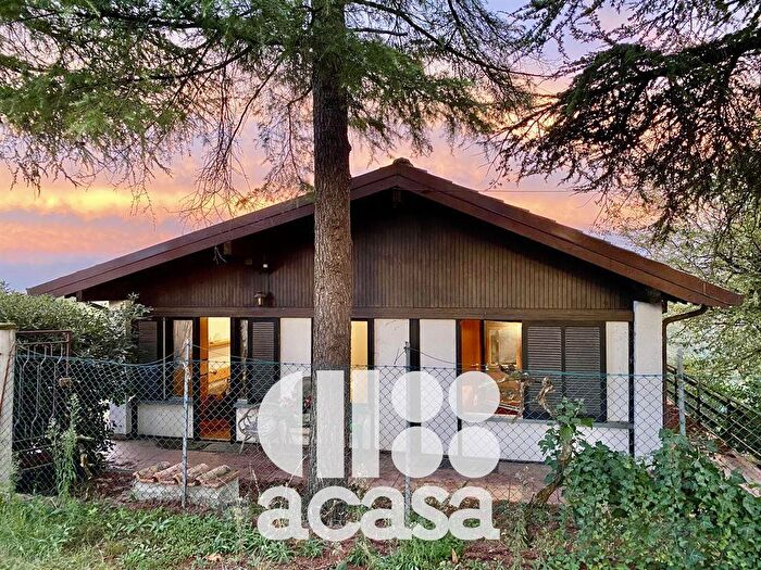 Casa con 5 locali in vendita in Roncofreddo