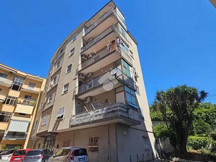 Appartamento trilocale in vendita in Via Traversa Napoli, Napoli