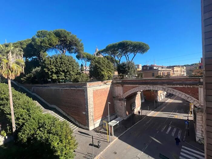 Appartamento trilocale in vendita in Piazzale Gregorio VII, Roma