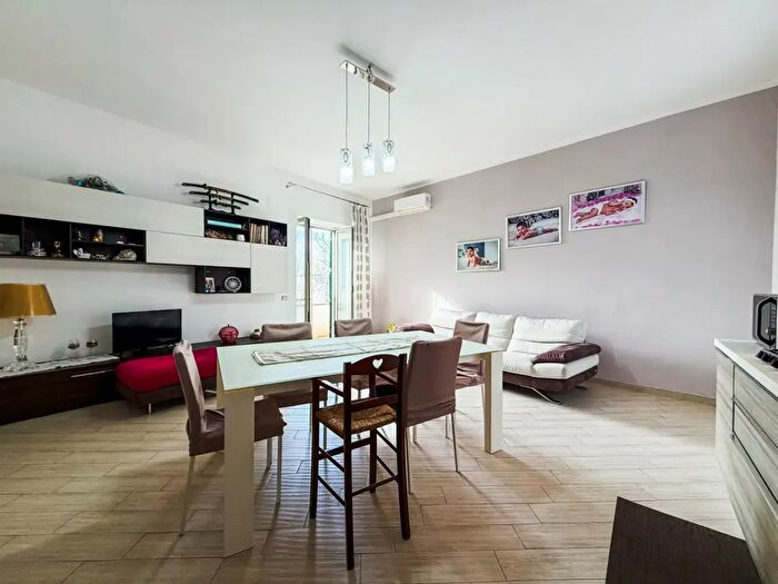 Appartamento con 5 locali in vendita in Via Vicinale Arienzo, Nola