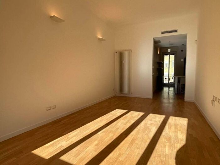 Appartamento trilocale in affitto in Via degli Scipioni, Morgagni, Milano