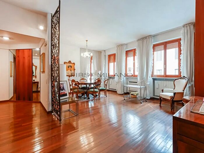 Appartamento con 5 locali in vendita in Via Perugino, Milano
