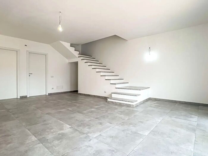 Casa quadrilocale in vendita in Via Martiri di Nassirja, Donori