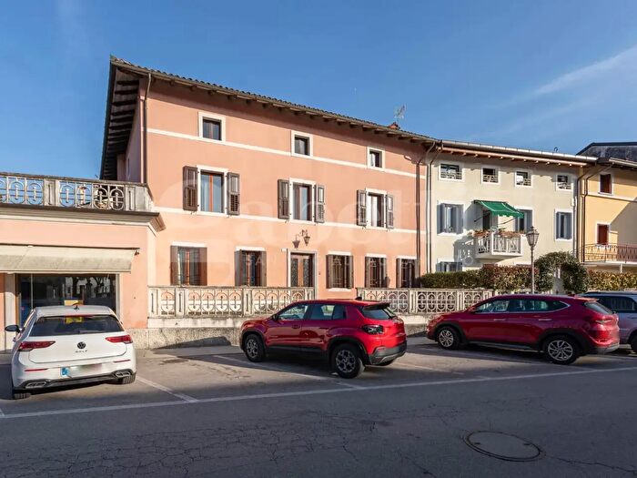 Casa con 5 locali in vendita in Piazza Mercato, Valvasone Arzene