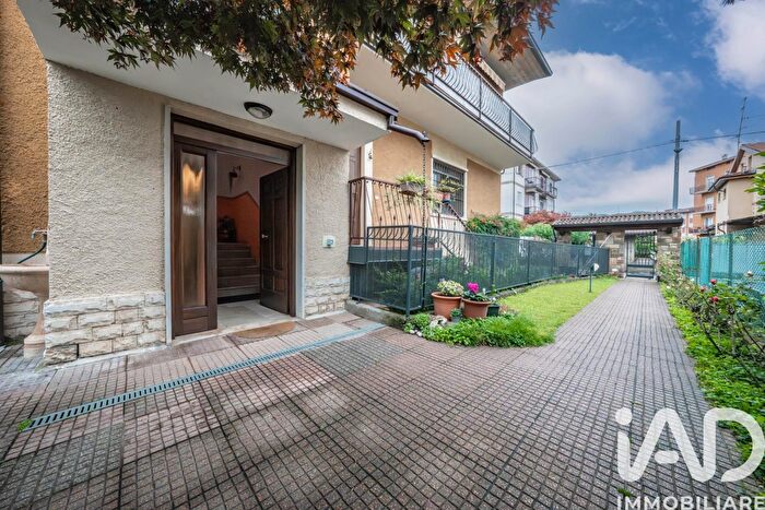 Casa con 8 locali in vendita in Via Andrea Zambelli, Brescia