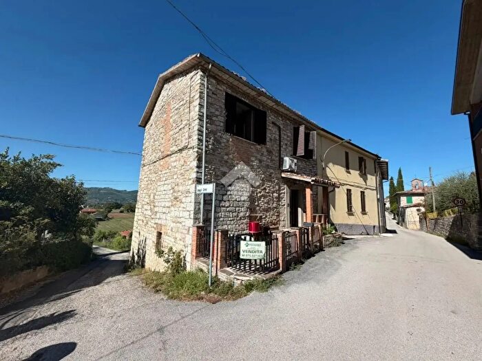 Appartamento con 6 locali in vendita in Via della Ferrata, Gubbio