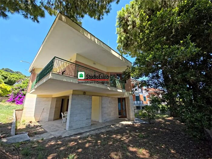 Appartamento trilocale in vendita in Via Firenze, Grottammare
