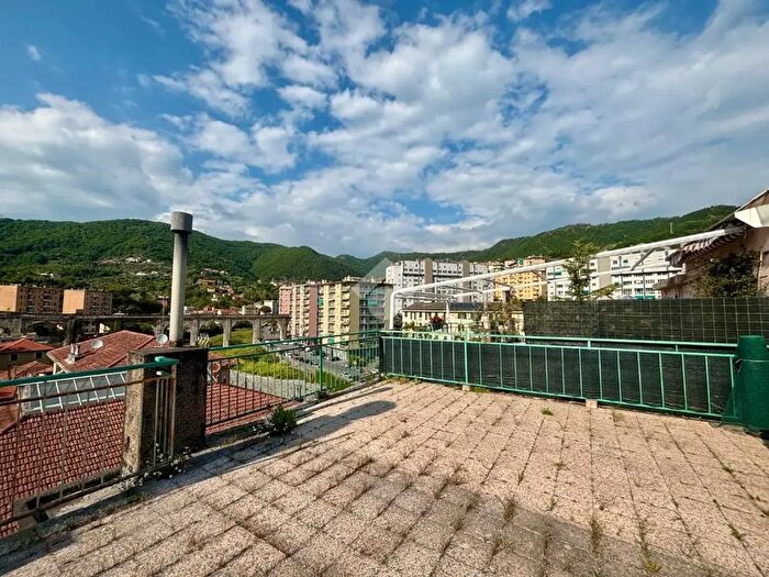 Appartamento quadrilocale in vendita in Via Geirato, Genova