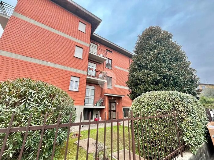 Appartamento bilocale in vendita in Via Bezzecca, Carate Brianza