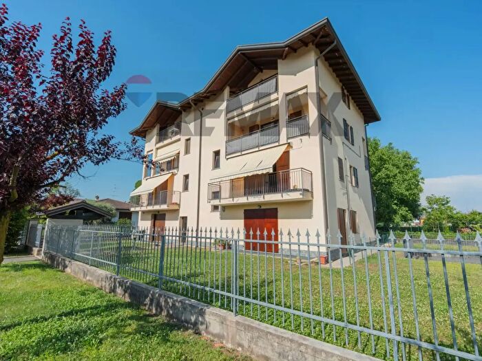 Appartamento trilocale in vendita in Via Liserta, Fagnano Olona