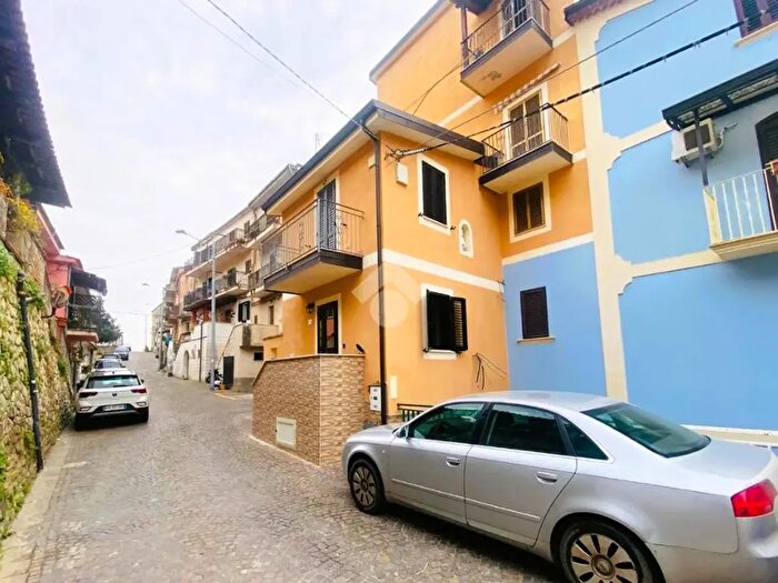 Appartamento trilocale in vendita in Via Baracche, Paola