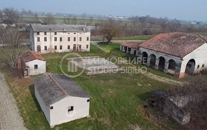 Casa con 15 locali in vendita in Via Pennone, San Benedetto Po