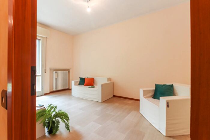 Casa con 10 locali in vendita in Via Gennari, Cento