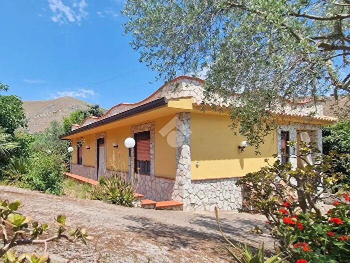 Casa trilocale in vendita in Via degli Orti, Misilmeri