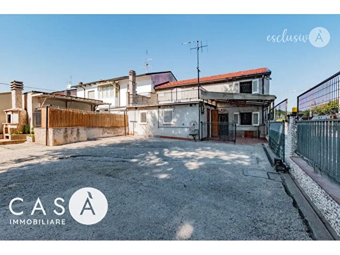 Casa quadrilocale in vendita in Via Tipano, Cesena