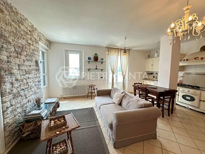 Appartamento trilocale in vendita in Pietrasanta