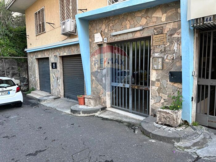 Appartamento quadrilocale in vendita in Via SantAlfio, Catania