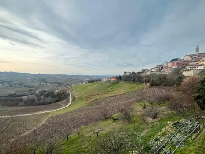 Casa con 6 locali in vendita in Corso della Libertà, Canelli