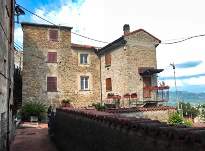 Casa monolocale in vendita in Via Castello, Follo