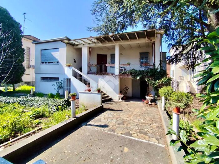 Casa con 5 locali in vendita in Via Papa Giovanni XXIII, Guastalla