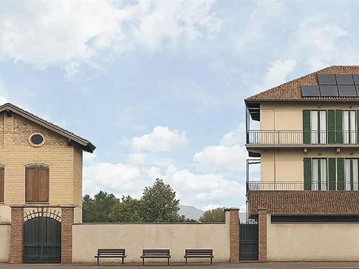 Casa con 7 locali in vendita in Piazza Tamietti, Salassa