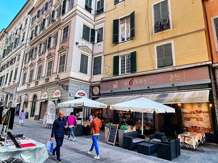 Appartamento trilocale in affitto in Largo Giovanni Andrea Sanguineti, Molo, Genova