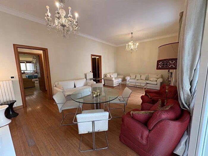 Appartamento quadrilocale in vendita in Viale Vittorio Veneto, Catania