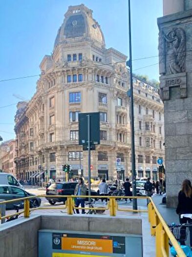 Appartamento quadrilocale in vendita in Via Disciplini, Milano
