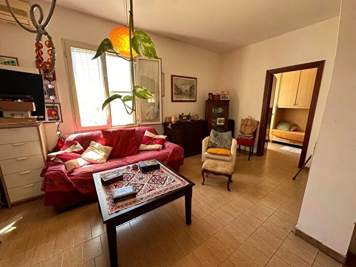 Casa quadrilocale in vendita in Via Frascati, Nettuno