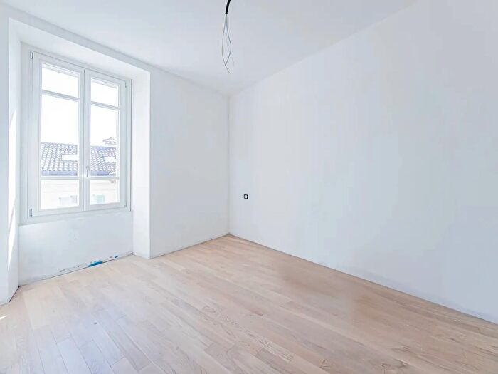 Appartamento trilocale in vendita in Via Antonio Ghislanzoni, Lecco