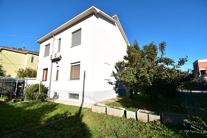 Casa con 11 locali in vendita in Via Quarto, Fidenza