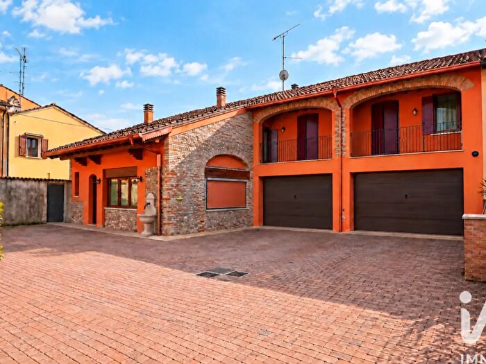 Casa con 9 locali in vendita in Via Circonvallazione, Guidizzolo