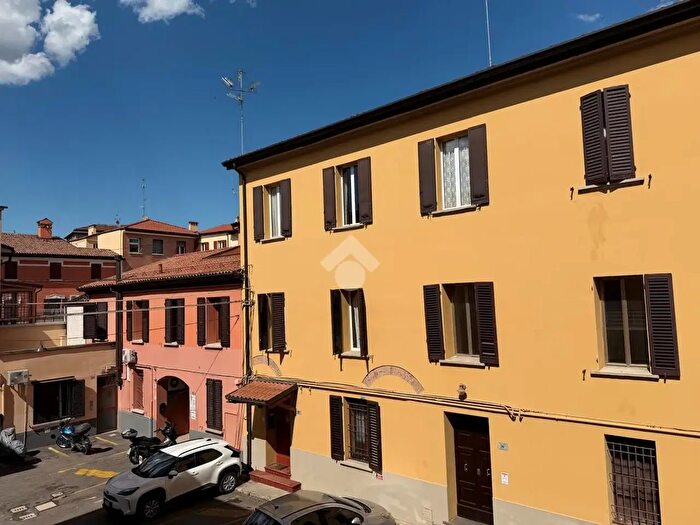 Appartamento trilocale in vendita in Appartamento Via Carlo Berti Pichat, Bologna
