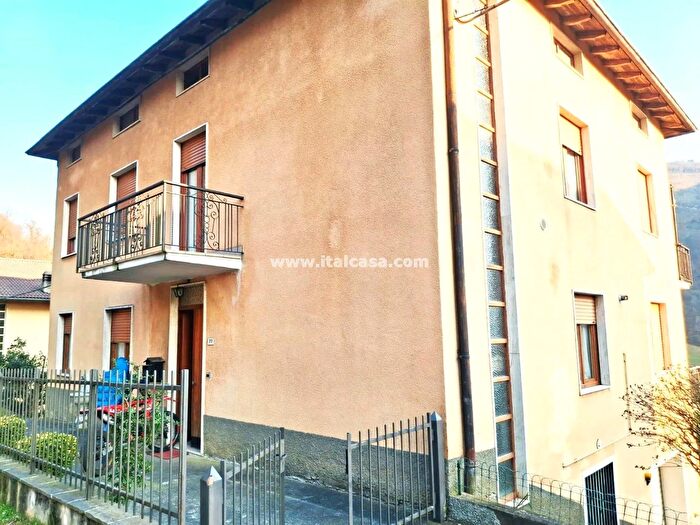 Appartamento quadrilocale in vendita in Via Valle Rossa, Cene