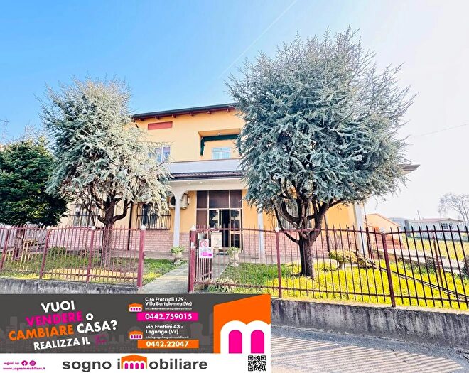 Casa con 10 locali in vendita in Via Pier Domenico Frattini, Legnago