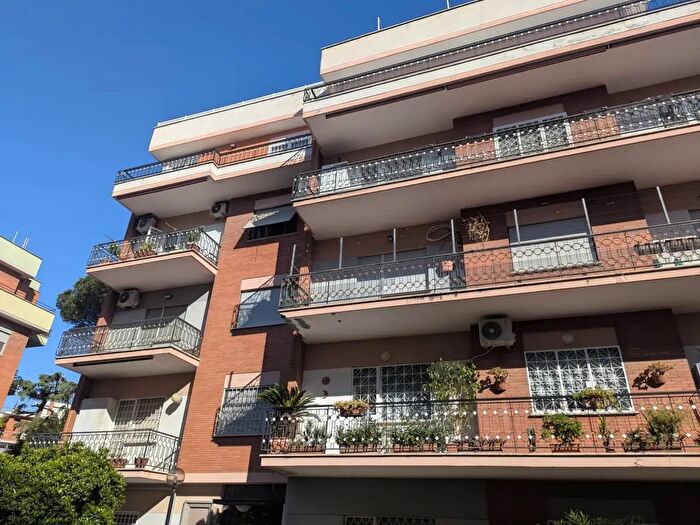 Appartamento trilocale in affitto in Via Francesco Vettori, Roma