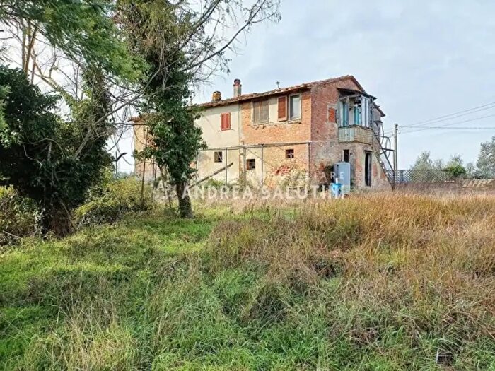 Casa con 6 locali in vendita in Palaia