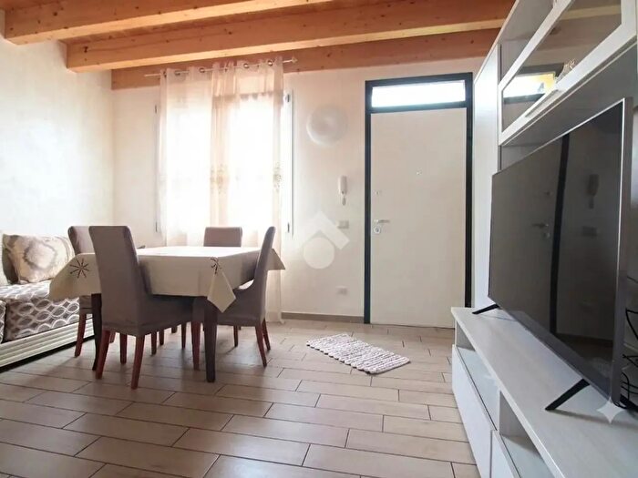 Casa trilocale in vendita in Via Valle, Galliera
