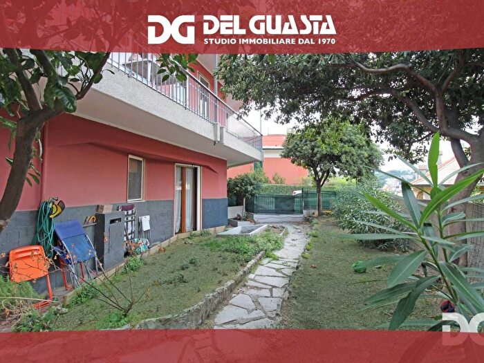 Appartamento con 5 locali in affitto in Via Domenico Viviani, Albaro, Genova