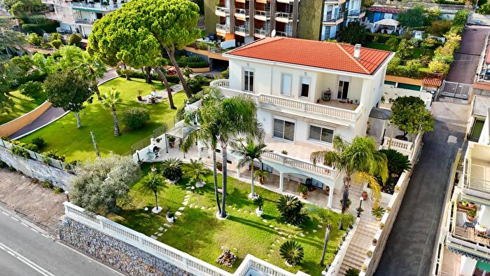 Casa con 12 locali in vendita in Corso Guglielmo Marconi, Sanremo