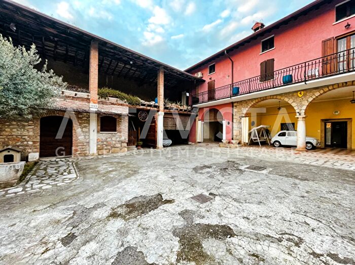 Casa con 10 locali in vendita in Via Verdi, Botticino