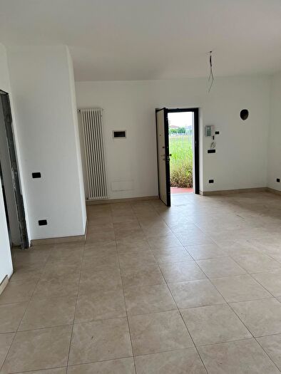Casa quadrilocale in vendita in Carrara