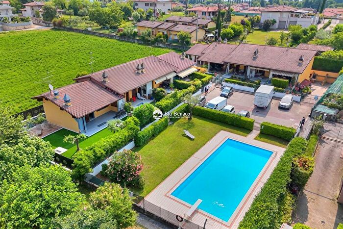 Casa con 5 locali in vendita in Moniga Del Garda