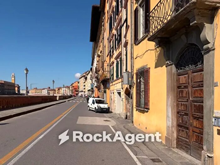 Appartamento con 6 locali in vendita in Lungarno Mediceo, Pisa
