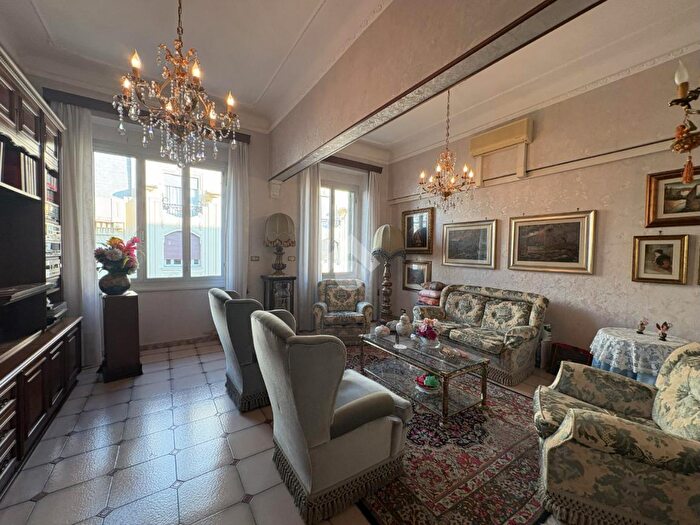 Appartamento con 5 locali in vendita in Via Filippo Casoni, Genova